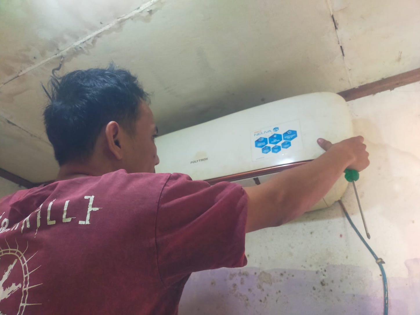 Pemasangan unit AC
